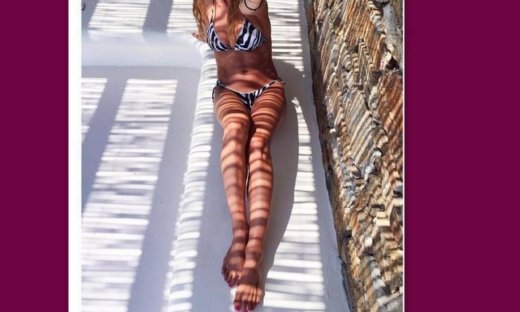 Ελληνίδα μάνα με οχτώ γράμματα και δίχως ρετούς!