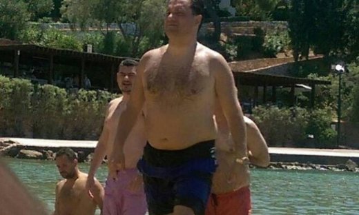 Παπαράτσι: Ο Μπουμπουκος με μαγιό χωρίς την Ευγενία. Κλάψτε με το ύφος (Nassos blog)