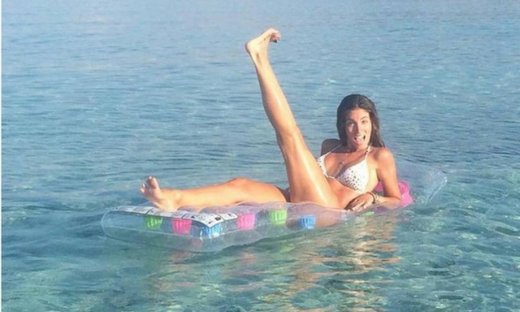 Ιδού το κορμί της Αθηνάς Οικονομάκου