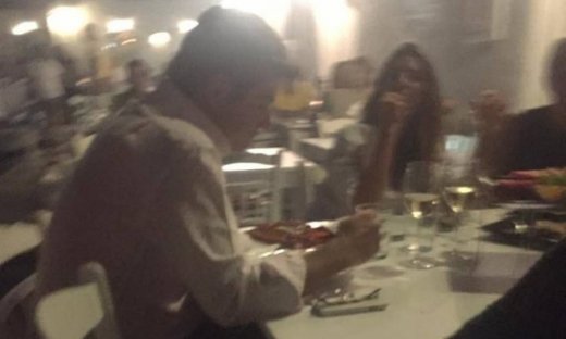 Παπαράτσι: Στην Πάρο το ζεύγος Σοφός-Τσιμτσιλή. Μπουχτισμένος ο σύζυγος (Nassos blog)