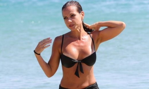 Ελένη Καρποντίνη: Το θέατρο και η συνεργασία με τον Σεφερλή