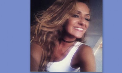 Βίκυ, γιατί μας κλείνεις πονηρά το μάτι;