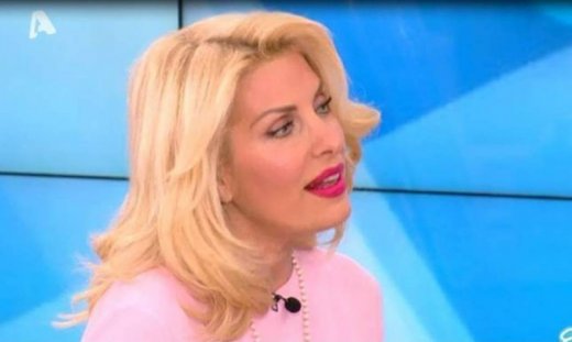 Συνεργάτης της Ελένης βολτάρει στο κέντρο της Αθήνας