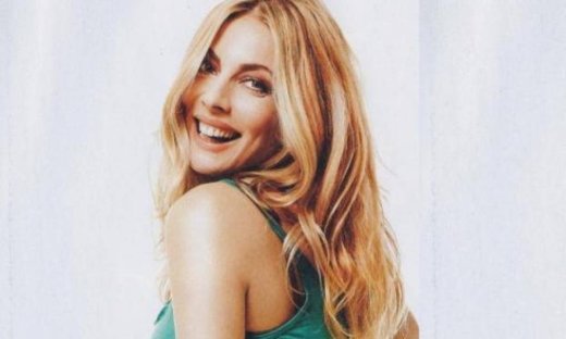 Σμαράγδα Καρύδη: Δείτε τη με μπικίνι και χωρίς ρετούς και θα πάθετε πλάκα!