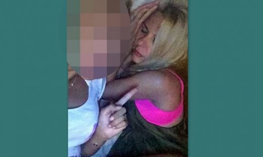 Δείτε ποια παρουσιάστρια ποζάρει δίπλα στην Πάνια ενώ εκείνη κοιμάται