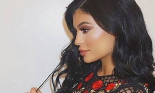Wow! Δείτε τη μεταμόρφωση της Kylie Jenner σε Κλεοπάτρα!