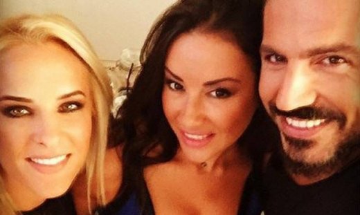 Η ομάδα της νέας εκπομπής της Γερμανού στα backstage της επίσημης φωτογράφησής της