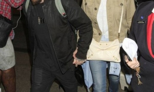 Ευχάριστα νέα; Η star κρύβει την κοιλιά της φουντώνοντας τις φήμες περί εγκυμοσύνης