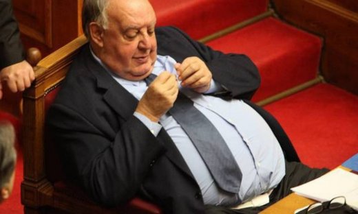 Ο Πάγκαλος δηλώνει φτωχός με 1.800 ευρώ και οργίζονται μέχρι και οι πέτρες