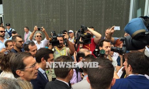 Το Newsbomb.gr στη ΔΕΘ: Φραστική επίθεση στον Τσίπρα από δύο γυναίκες (vid)