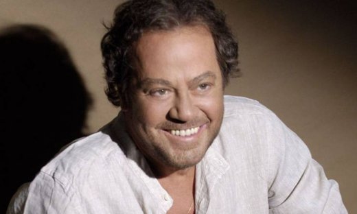 Γιάννης Πάριος: «Θέλω να βγω ξανά στη σκηνή όπως θέλω και όπως αγαπώ»