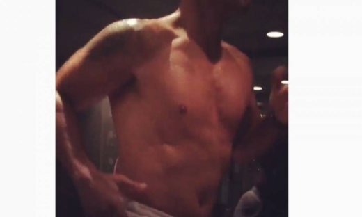 Δεν θα πιστεύετε σε ποιον Έλληνα τραγουδιστή ανήκει αυτό το κορμί