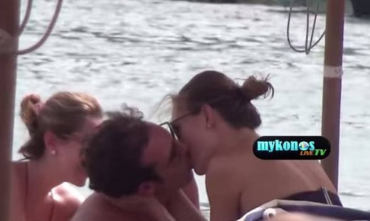 Καγιά-Κρασσάς: Παθιασμένα φιλιά χωρίς σταματημό