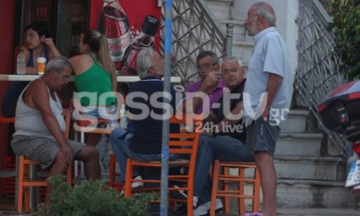 Αλέκος Αλαβάνος: Ξέγνοιαστες στιγμές στην Τήνο