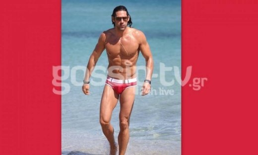 Τελικά φορούσε ενίσχυση μέσα από το κόκκινο μαγιό; Η αποκάλυψη δια στόματος Σπαλιάρα!