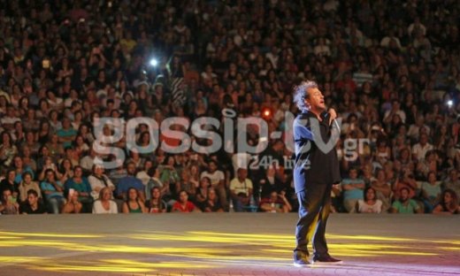 Αποθεώθηκε ο Πάριος στο Κατράκειο-Δείτε ποια πρώην σύντροφός του ήταν στην συναυλία