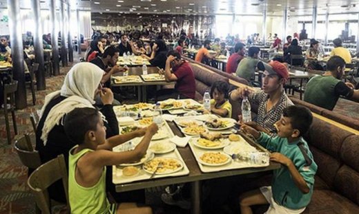 «Οι Σύριοι πρόσφυγες δεν έχουν σκίσει ούτε μισή καρέκλα»