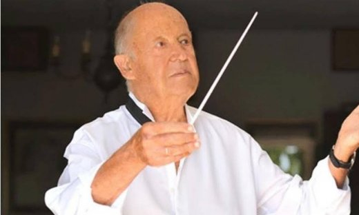 Δεν θα πιστεύετε τι κάνει ο Μίμης Πλέσσας λίγο πριν βγει στη σκηνή!