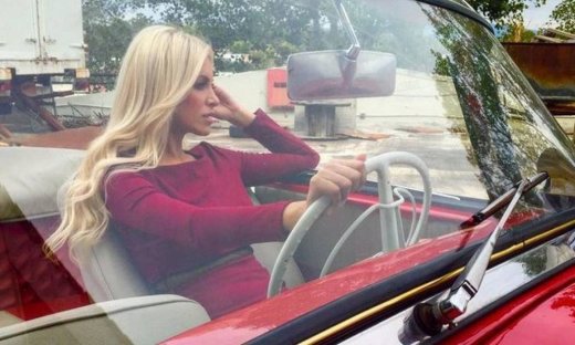 «Φωτιά» στα κόκκινα η Κατερίνα Καινούργιου