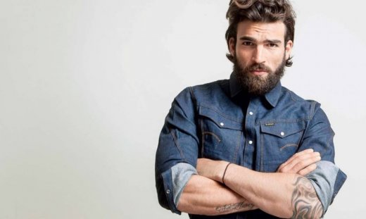 Δημήτρης Αλεξάνδρου: Με μακριά μαλλιά και... μπούκλες