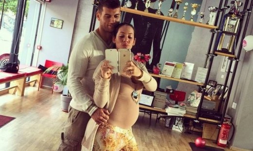 Έσκασε τώρα. Γέννησε πριν απο πέντε λεπτά η Μάντυ Περσάκη (Nassos blog)