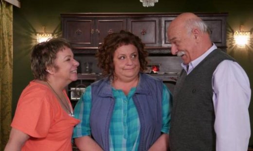 Μην αρχίζεις τη Μουρμούρα: Μία κυρία φέρνει τα πάνω κάτω...