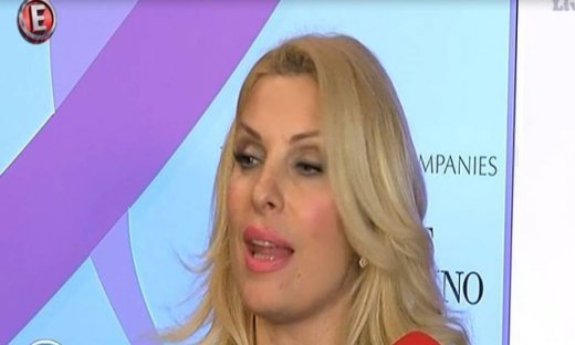 Ελένη Μενεγάκη: Η αντίδρασή της στις ευχές των δημοσιογράφων για το γάμο της