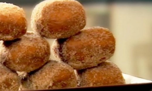 Βήμα-βήμα πώς θα φτιάξεις λαχταριστά σοκολατένια donuts!