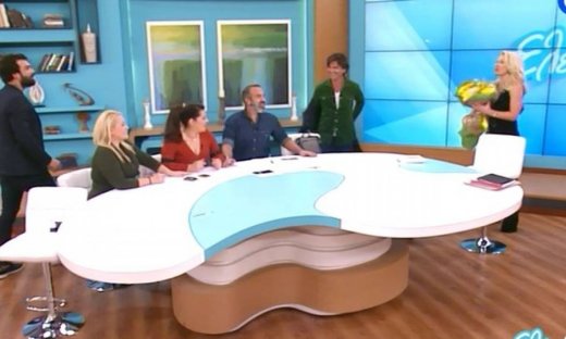 Τα λουλούδια στον Δημήτρη από την Ελένη