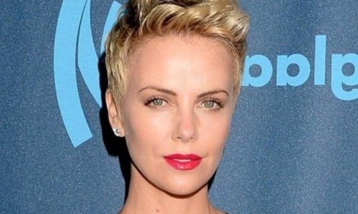 Οh my God: H Charlize Theron είναι πιο σέξι από όσο μπορούμε να αντέξουμε