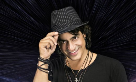 «15 έτη φωτός» από τον Διονύση Σχοινά