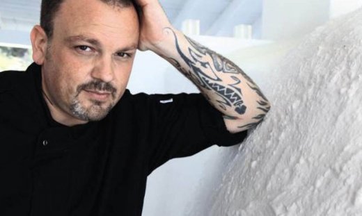 Δημήτρης Σκαρμούτσος: «Κάνω τηλεόραση επειδή έχει πλάκα»