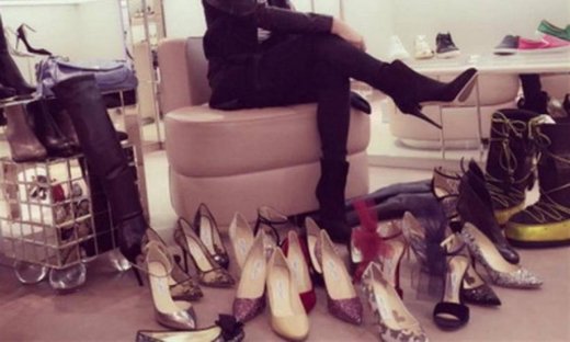 Προκαλεί! «Σήκωσε» όλο το μαγαζί η…