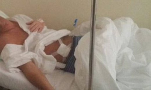 Τραγουδιστής του X-Factor σόκαρε τους θαυμαστές του με τις φωτογραφίες του από το νοσοκομείο