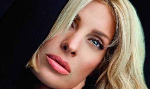 Η Ελένη Μενεγάκη με το φόρεμα που είναι ιδανικό για τις γιορτινές σου εμφανίσεις