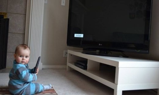 Τηλεόραση και βρεφική ανάπτυξη, συμβουλεύει η παιδίατρος του Mothersblog