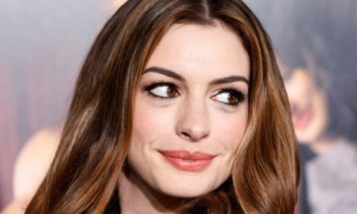 Σίγουρα δεν έχετε δει άλλη διάσημη έγκυο να ντύνεται σαν την Anne Hathaway