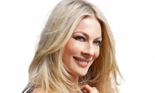 Η Σμαράγδα Καρύδη τα πέταξε όλα έξω!