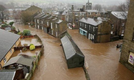 «Πνίγεται η Αγγλία» - Έκτακτη σύσκεψη συγκαλεί ο Κάμερον (Pics+Vids)