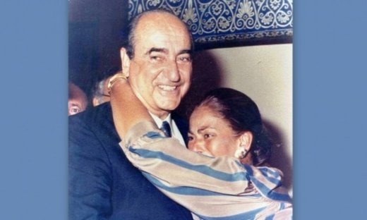 Ντόρα Μπακογιάννη: Αυτή είναι η πραγματική ιστορία πίσω από τη φωτογραφία με τους γονείς της
