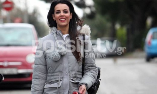 Η Όλγα Λαφαζάνη λίγο πριν βγει… on air