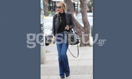 Γωγώ Μαστροκώστα: Βγήκε βόλτα στην Γλυφάδα