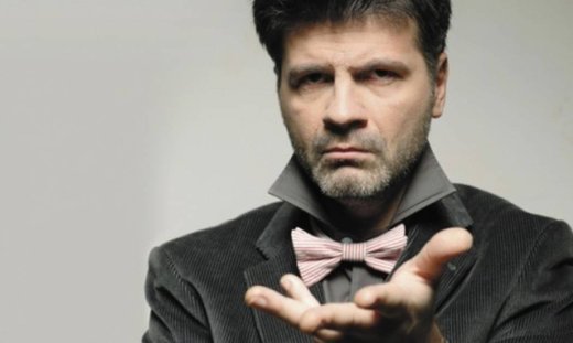 Φοίβος Δεληβοριάς: «Το κοινό έρχεται στις συναυλίες μου και πραγματικά με στηρίζει»