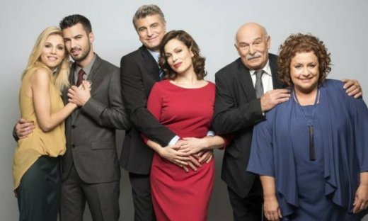 Μην αρχίζεις τη μουρμούρα:  Ένας απρόσκλητος καβγατζής στη γειτονιά του Μηνά και της Βούλας