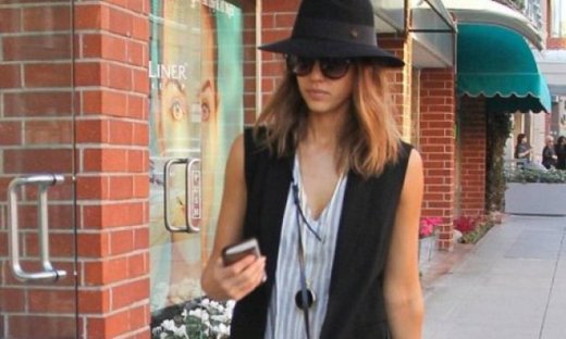 Άψογη από την κορυφή μέχρι τα νύχια: Δείτε τη νέα εμφάνιση της Jessica Alba!