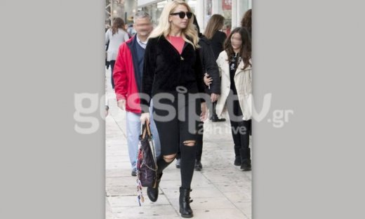 Βγήκε η Σπυροπούλου τσάρκα στην Γλυφάδα