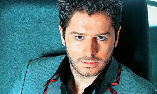 Αλέξανδρος Μπουρδούμης: «Βίωσα τα ερωτικά δράματα, που τώρα τα σκέφτομαι και χαμογελώ»