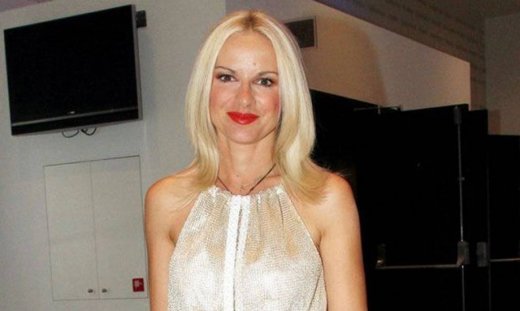 Μαρία Μπεκατώρου:  Η βόλτα της στη θάλασσα (φωτό)