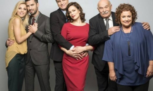 Μην αρχίζεις τη μουρμούρα: Η Στέλλα και Νικήτας βρίσκονται ανάμεσα σε δύο γιαγιάδες που…