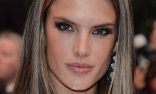 Η Alessandra Ambrosio έχει κορμάρα και δεν χάνει ευκαιρία να μας τη δείχνει